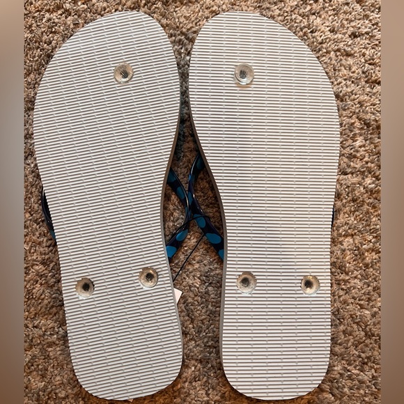 Vera Bradley Flip Flops - Picture 2 of 4